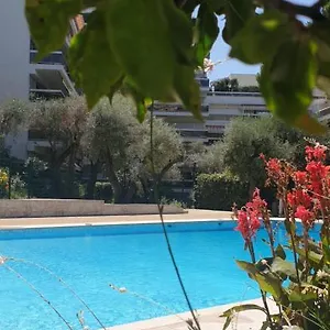 Studio/quartier Résidentiel/piscine/plages à 5min à Pied , Antibes France